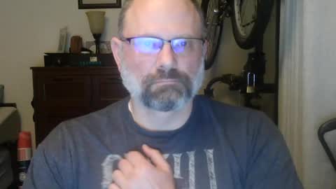 Just hanging out - No pressure online show from July 5, 6:31 am