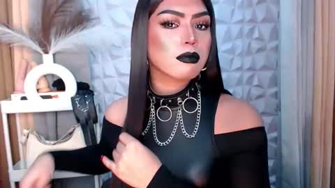 Snapshot of mysterious_diva chatting on October 21, 7:25 pm SUPPORT GODDESS TRISHA AND DONT FORGET TO FOLLOW ME online show from October 21, 7:25 pm