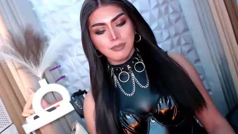 Snapshot of mysterious_diva chatting on October 31, 3:35 pm SUPPORT GODDESS TRISHA AND DONT FORGET TO FOLLOW ME online show from October 31, 3:35 pm