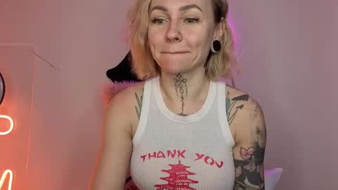 Snapshot of mysterious_twist chatting on March 19, 3:05 pm mysterious_twist online show from March 19, 3:05 pm