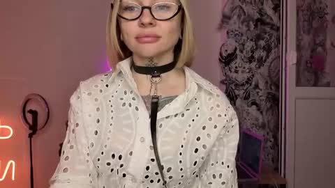 Snapshot of mysterious_twist chatting on March 21, 4:32 pm mysterious_twist online show from March 21, 4:32 pm