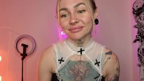 Snapshot of mysterious_twist chatting on April 3, 5:00 pm mysterious_twist online show from April 3, 5:00 pm