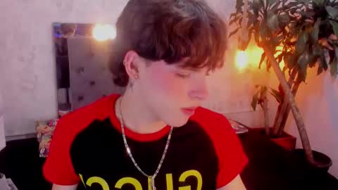 Snapshot of mysterius_boy chatting on March 9, 3:32 am Marcus online show from March 9, 3:32 am