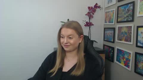 Snapshot of mysteryericax chatting on April 20, 11:24 am Erica online show from April 20, 11:24 am