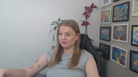 Snapshot of mysteryericax chatting on April 22, 10:28 am Erica online show from April 22, 10:28 am