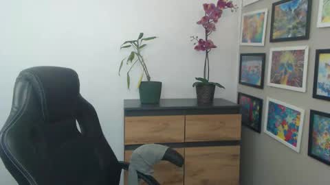Snapshot of mysteryericax chatting on April 23, 12:40 pm Erica online show from April 23, 12:40 pm