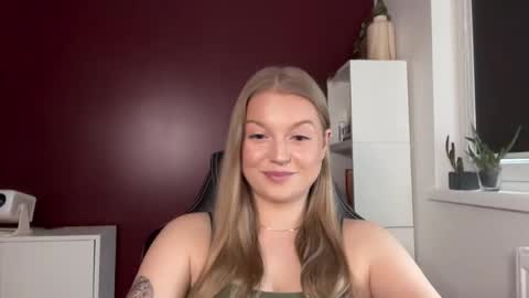 Snapshot of mysteryericax chatting on May 6, 9:03 am Erica online show from May 6, 9:03 am