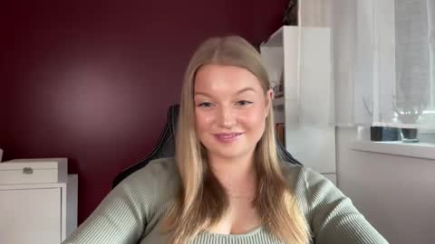 Snapshot of mysteryericax chatting on May 8, 7:57 am Erica online show from May 8, 7:57 am