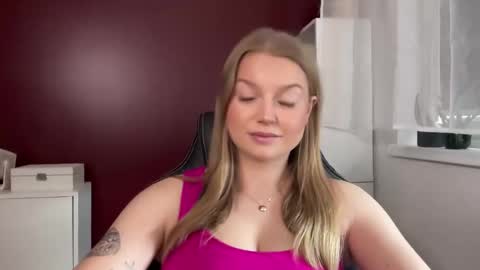 Snapshot of mysteryericax chatting on May 11, 8:20 am Erica online show from May 11, 8:20 am