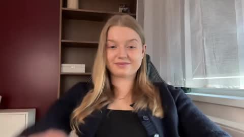 Snapshot of mysteryericax chatting on May 16, 10:12 am Erica online show from May 16, 10:12 am
