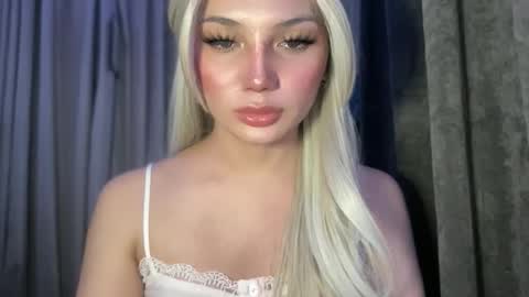 UR GIRL NEXTDOOR online show from April 29, 8:26 pm