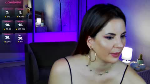 Angeline online show from November 25, 6:30 pm