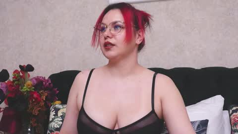Snapshot of mystiquerosee chatting on April 18, 7:51 pm MystiqueRosee online show from April 18, 7:51 pm