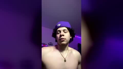 Snapshot of mytoytommy chatting on March 1, 4:20 pm mytoytommy online show from March 1, 4:20 pm