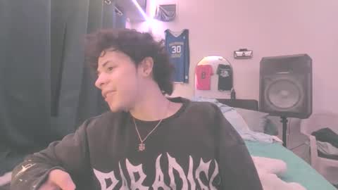 Snapshot of mytoytommy chatting on March 6, 7:27 am mytoytommy online show from March 6, 7:27 am