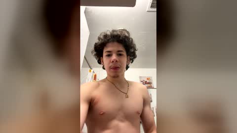 Snapshot of mytoytommy chatting on March 6, 7:54 pm mytoytommy online show from March 6, 7:54 pm