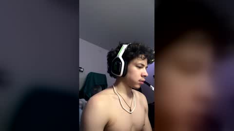 Snapshot of mytoytommy chatting on March 10, 6:29 am mytoytommy online show from March 10, 6:29 am