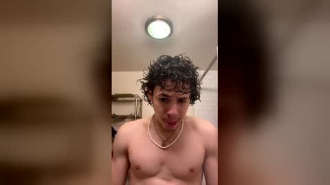 Snapshot of mytoytommy chatting on March 17, 7:39 pm mytoytommy online show from March 17, 7:39 pm