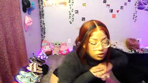 Snapshot of myvalentine420 chatting on February 1, 4:24 am Chanel online show from February 1, 4:24 am