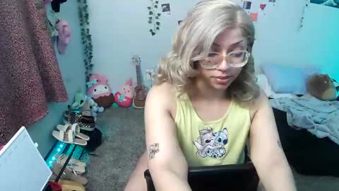 Snapshot of myvalentine420 chatting on February 25, 4:57 am Chanel online show from February 25, 4:57 am