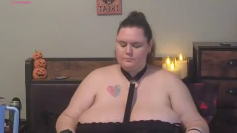 Mzjuicybootay online show from October 31, 10:33 pm