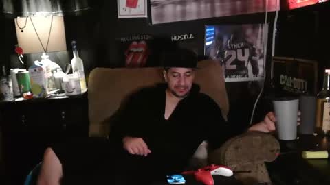 Snapshot of n3v3rpanic1 chatting on January 5, 10:43 am SnackPants online show from January 5, 10:43 am