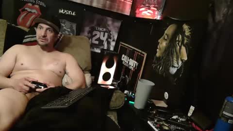 Snapshot of n3v3rpanic1 chatting on January 19, 1:21 am SnackPants online show from January 19, 1:21 am