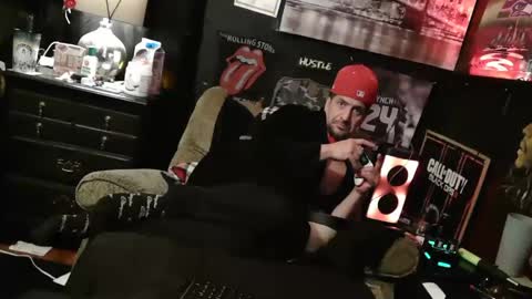 Snapshot of n3v3rpanic1 chatting on January 19, 4:22 am SnackPants online show from January 19, 4:22 am