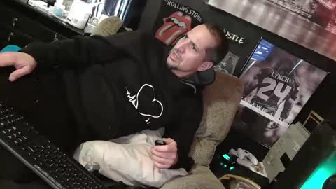 Snapshot of n3v3rpanic1 chatting on January 24, 9:05 pm SnackPants online show from January 24, 9:05 pm