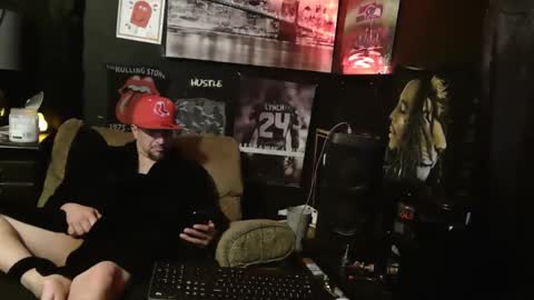 Snapshot of n3v3rpanic1 chatting on January 27, 5:36 am SnackPants online show from January 27, 5:36 am