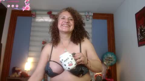 nadia_84 online show from May 4, 7:43 pm