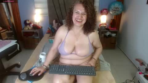 nadia_84 online show from May 5, 12:57 pm