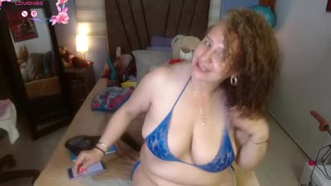 nadia_84 online show from May 16, 1:43 pm