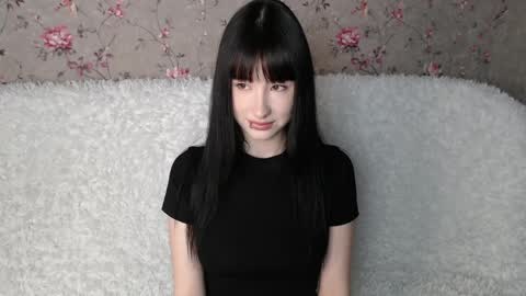 Naemi online show from May 9, 3:06 pm