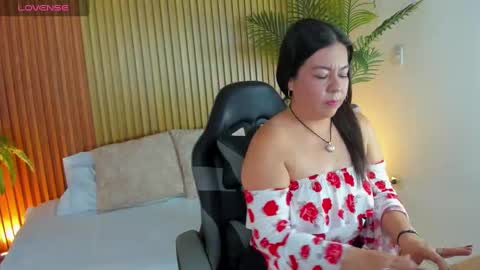 Snapshot of nahia_13 chatting on October 24, 2:13 pm N A H I A online show from October 24, 2:13 pm