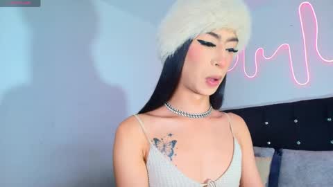 NahiaVictoria  online show from May 15, 9:22 pm