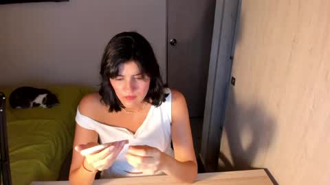 independent model online show from May 2, 5:01 am