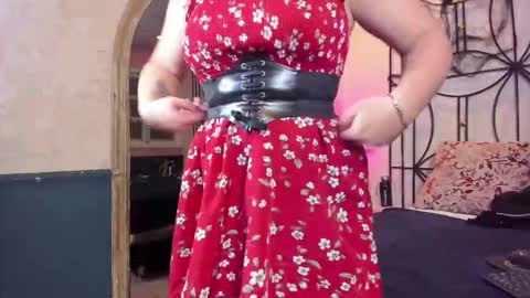 Nahomi  online show from October 30, 11:00 am