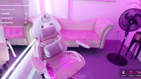 nahomi_velmont online show from June 5, 9:42 pm