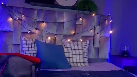  VICTORIA  online show from January 8, 8:00 pm