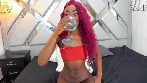 Nahomi  online show from September 27, 12:15 am