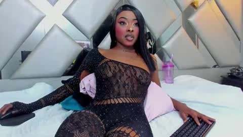 Snapshot of nahomii_hill chatting on March 7, 1:13 am Nahomi online show from March 7, 1:13 am