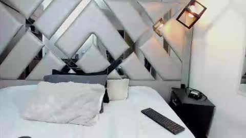 Snapshot of nahomii_hill chatting on March 17, 9:40 pm Nahomi online show from March 17, 9:40 pm