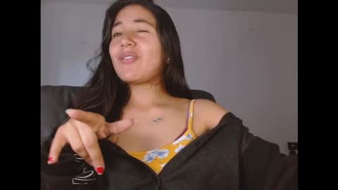 Snapshot of nahomy_rain chatting on February 26, 1:43 pm online show from February 26, 1:43 pm