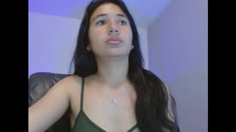 Snapshot of nahomy_rain chatting on March 4, 1:06 pm online show from March 4, 1:06 pm