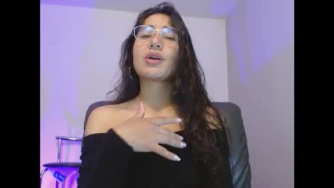 Snapshot of nahomy_rain chatting on March 11, 3:23 am online show from March 11, 3:23 am