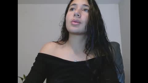 Snapshot of nahomy_rain chatting on March 20, 2:49 am online show from March 20, 2:49 am