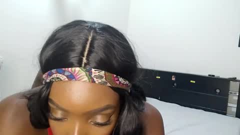 Snapshot of nahomy_smiith chatting on February 4, 4:59 am Nahomy online show from February 4, 4:59 am