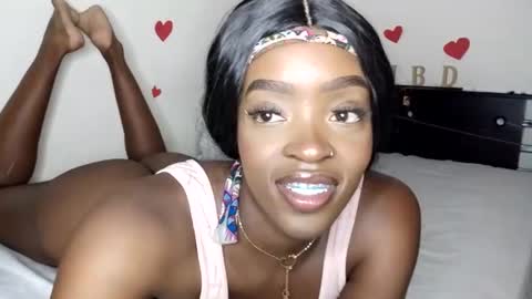 Snapshot of nahomy_smiith chatting on February 24, 7:52 pm Nahomy online show from February 24, 7:52 pm