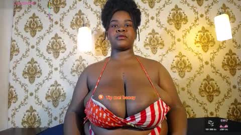 Snapshot of nahybig_boobs chatting on March 25, 12:22 pm Karatbby online show from March 25, 12:22 pm